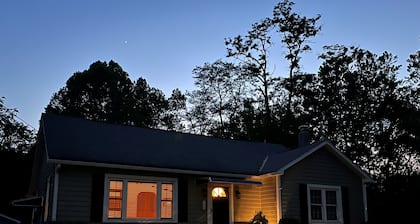 Sycamore, Cozy get a way! Newly renovated on a private, streamside lot.