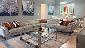 Smart-tv, videospil, dvd-afspiller, bøger