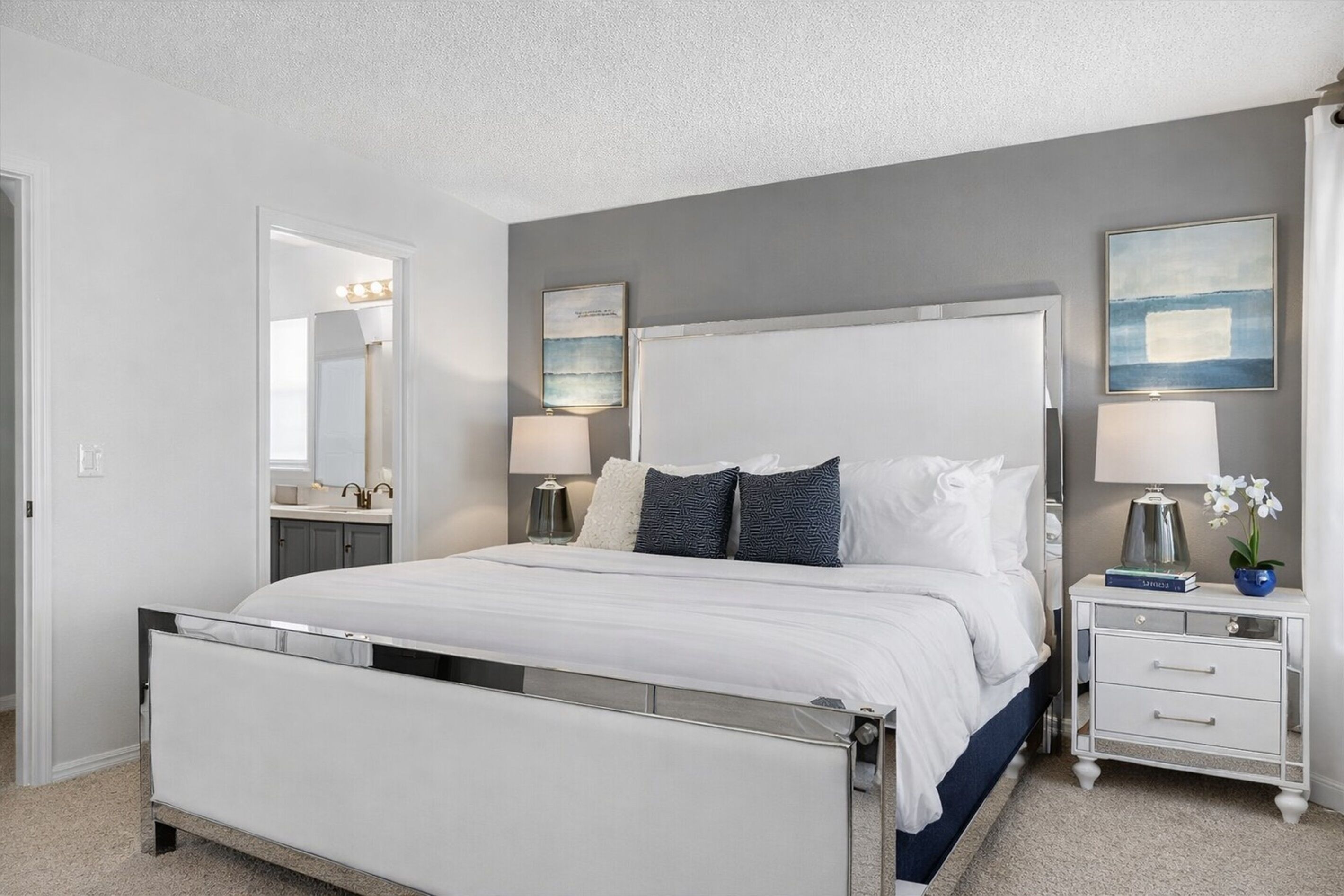 5 sovrum, skrivbord, strykjärn/strykbräda och resesäng