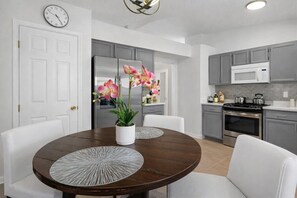 Fridge, microwave, oven, stovetop - 5BR Near Disney | Star Wars Theater, Full Arcade, Heated Pool + Cinema, 3 Kings (Clermont)