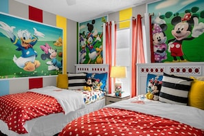 5 bedrooms, desk, iron/ironing board, travel crib