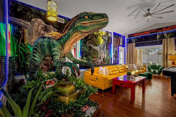 Welcome to Florida Theme Park Villas, come meet Blue the Dinosaur!