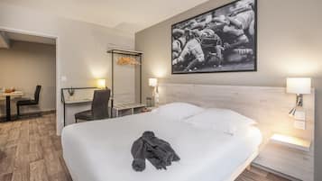 Quarto casal standard | 1 quarto, escrivaninha, espaço de trabalho para notebook