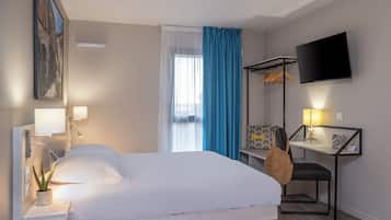 1 quarto, escrivaninha, espaço de trabalho para notebook