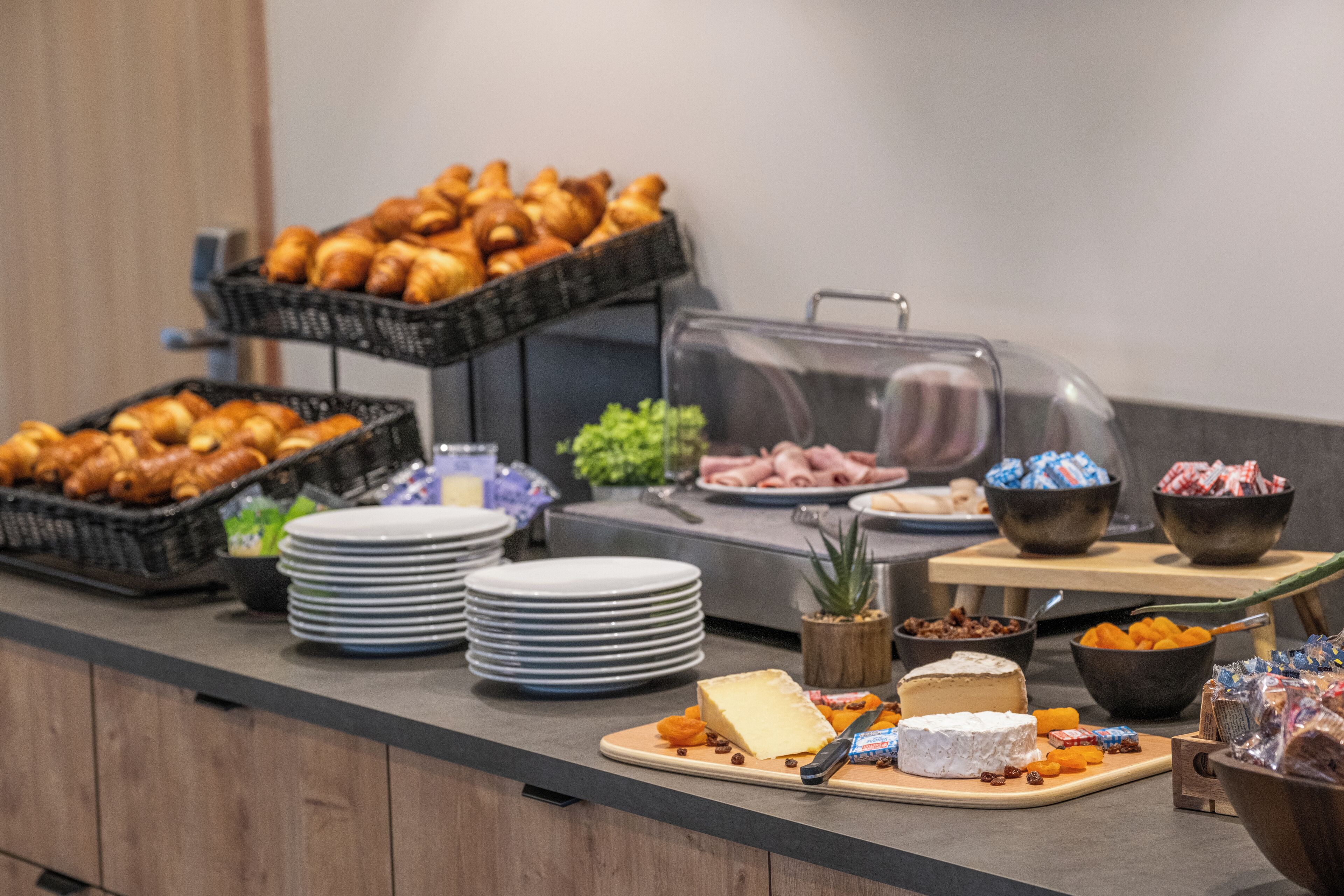 Se ofrece un desayuno bufé todos los días (por un coste adicional)