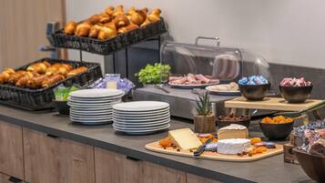 Se ofrece un desayuno bufé todos los días (por un coste adicional)