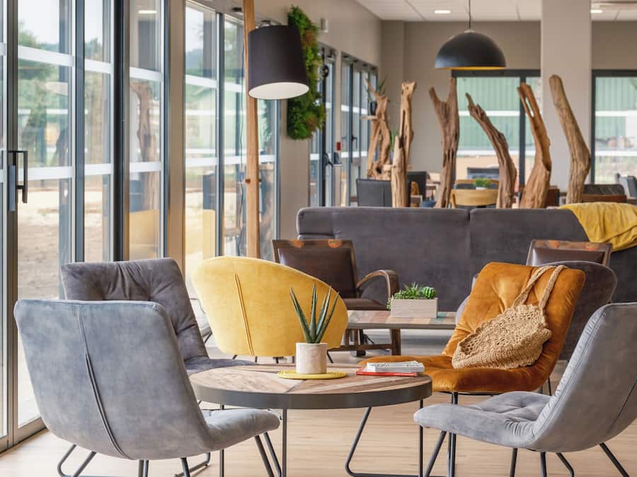 Coin salon dans le hall