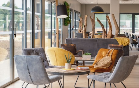 Lobby sitting area. TheOriginals City Relais d'Estillac Agen