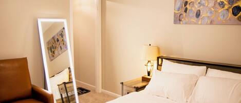 1 Schlafzimmer, Schreibtisch, Bügeleisen/Bügelbrett, Reisekinderbett