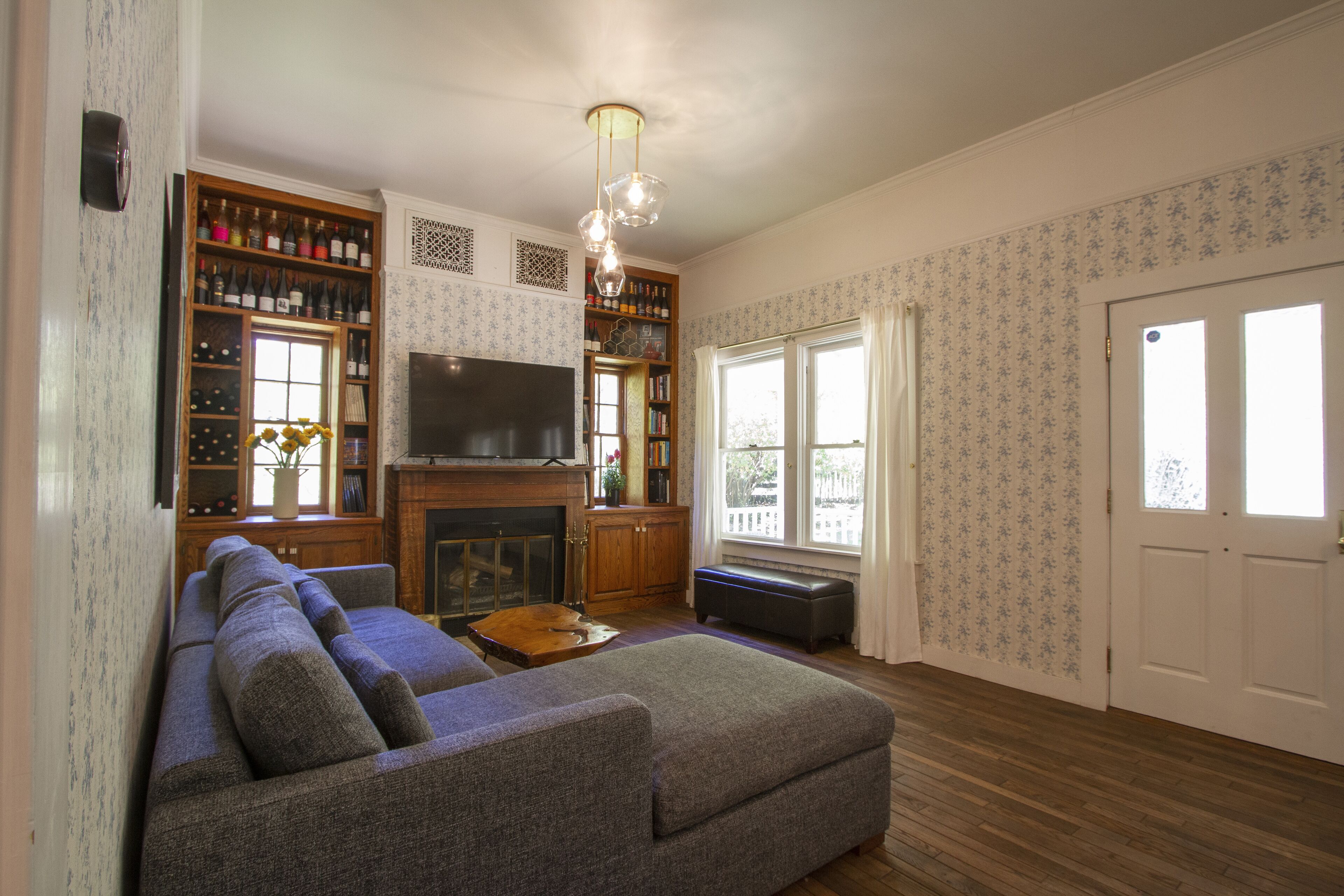 Sweetwater Ranch ~ Updated Victorian with Pool