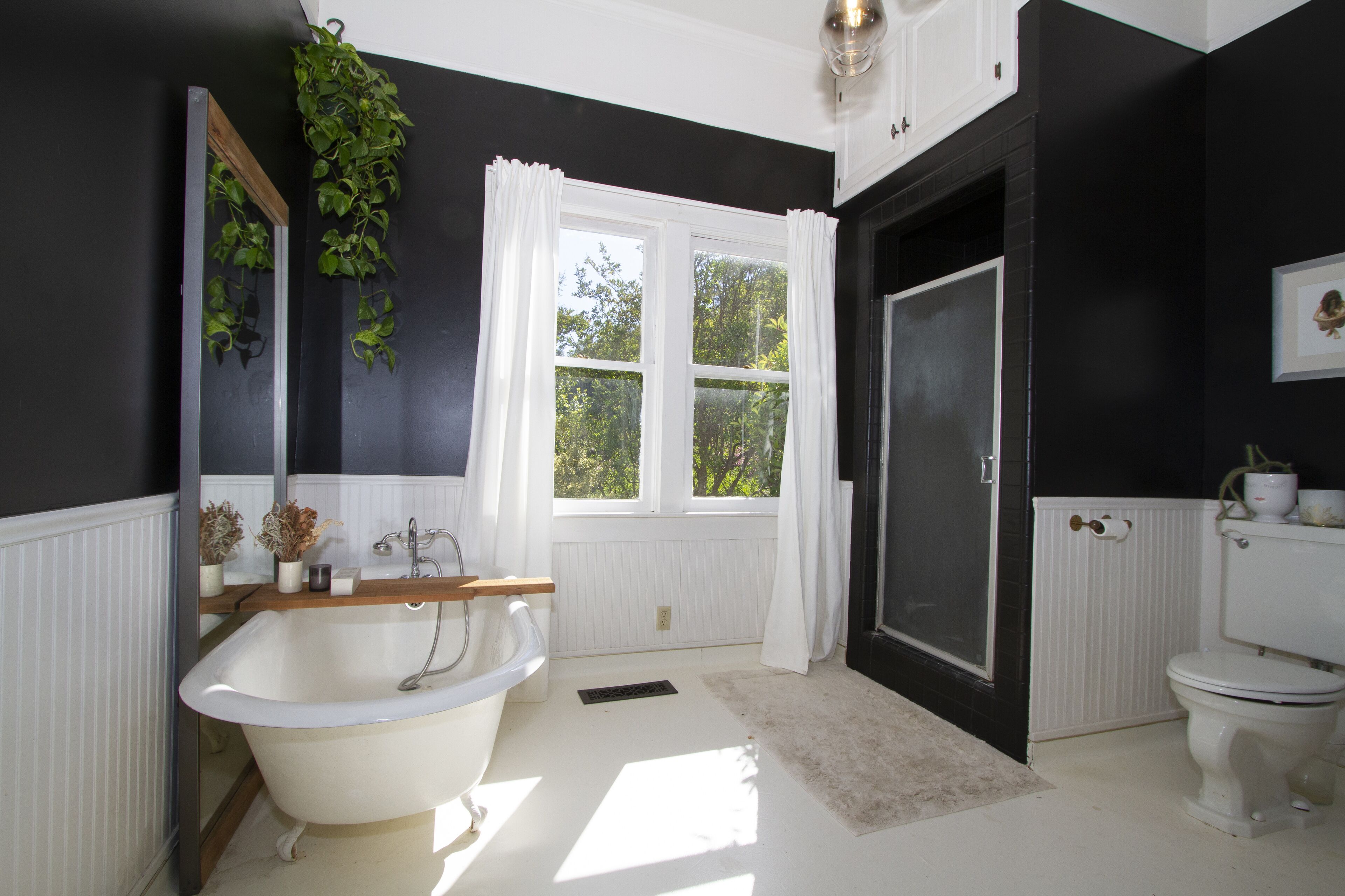 Sweetwater Ranch ~ Updated Victorian with Pool