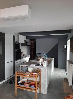 Micro-ondes, four, plaque de cuisson, lave-vaisselle