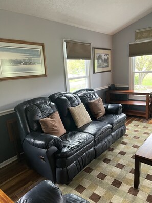 智能电视、壁炉、立体声音响