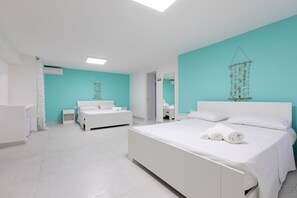5 dormitorios, tabla de planchar con plancha, ropa de cama