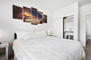 2 bedrooms, desk, iron/ironing board, travel crib