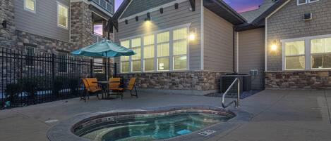 تناول الطعام بالخارج