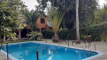 Indoor pool, pool loungers