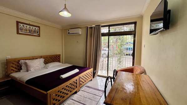 Standard Double Room | Egyptian cotton sheets, premium bedding, memory foam beds, desk