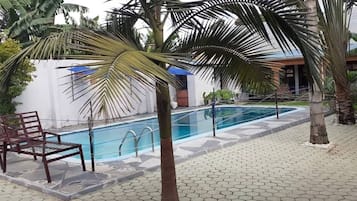 Indoor pool, pool loungers