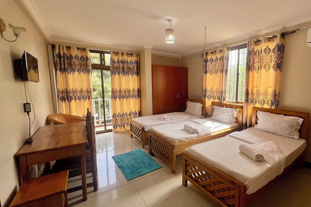 Standard Triple Room, 3 Twin Beds | Egyptian cotton sheets, premium bedding, memory foam beds, desk