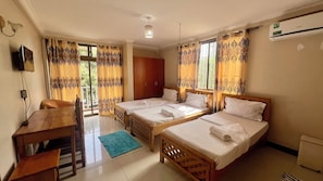 Standard Triple Room, 3 Twin Beds | Egyptian cotton sheets, premium bedding, memory foam beds, desk