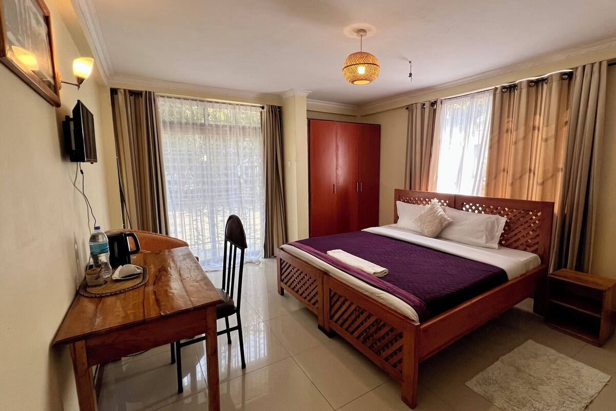 Deluxe Single Room | Egyptian cotton sheets, premium bedding, memory foam beds, desk