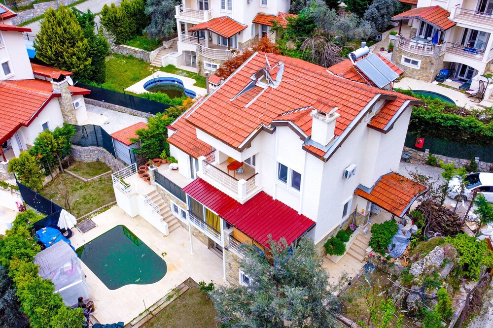 Göcek de özel havuzlu bahce katı