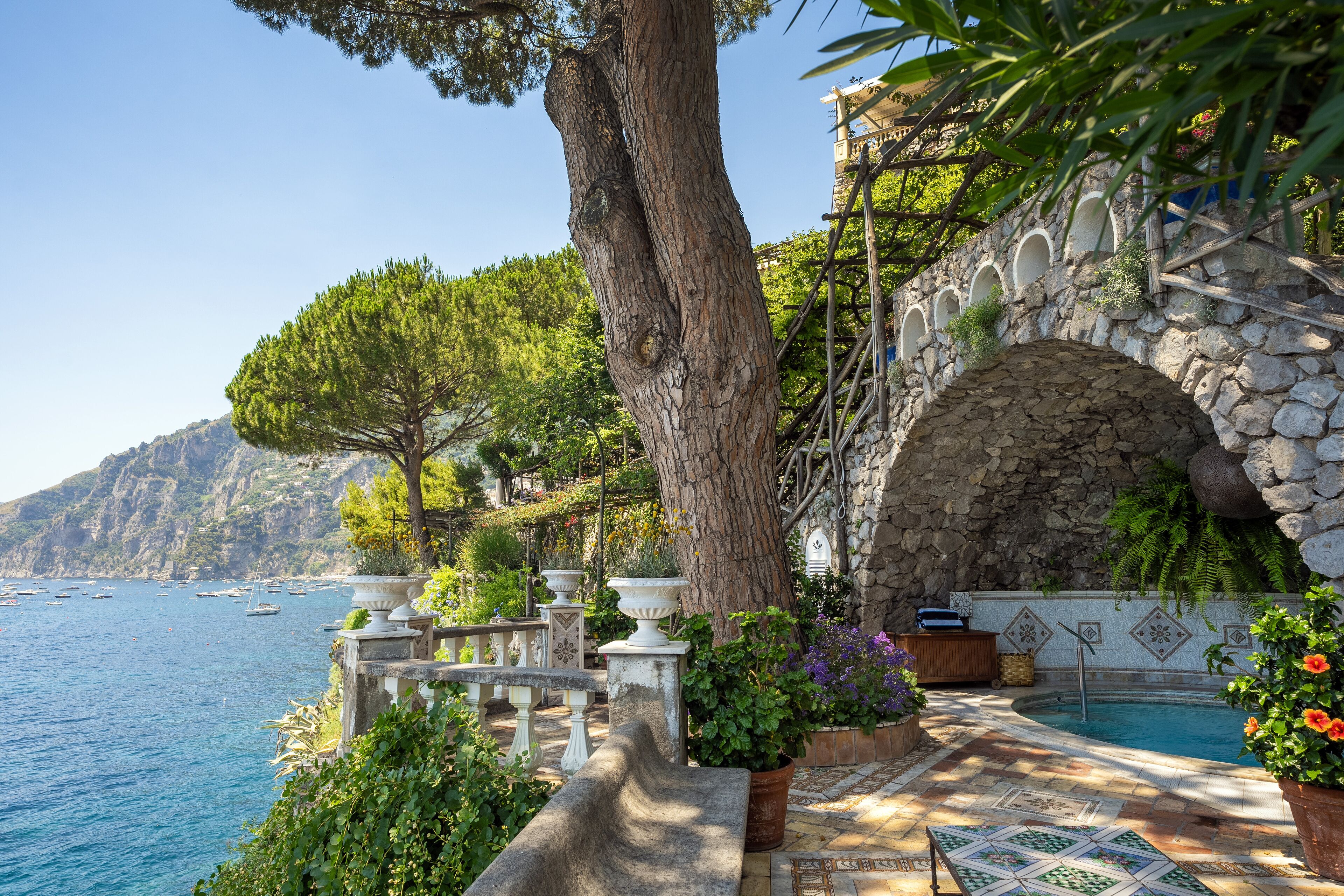 المنشأة من الخارج