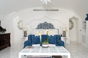 Junior Suite (Signature) | Premium bedding, down comforters, pillowtop beds, free minibar - Villa Treville (Positano)