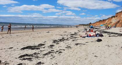 Pretty, well-equipped house 5 minutes walk from 2 beautiful beaches and the nautical center.