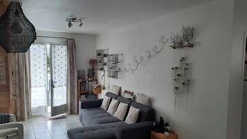 电视、书、电脑显示器