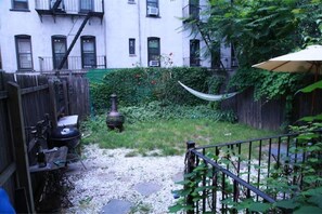 Property grounds - BIG, COMFY, 4BR DUPLEX, GARDEN APT, Williamsburg (Brooklyn)