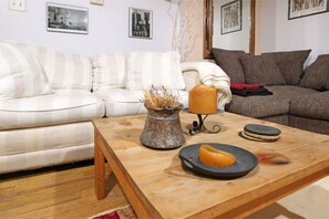 Télévision, lecteur de DVD, espaces bureaux