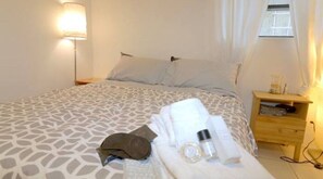 4 bedrooms, desk, WiFi - BIG, COMFY, 4BR DUPLEX, GARDEN APT, Williamsburg (Brooklyn)