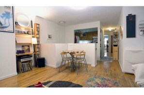 Dining - BIG, COMFY, 4BR DUPLEX, GARDEN APT, Williamsburg (Brooklyn)