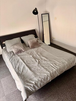 1 bedroom, soundproofing, iron/ironing board, travel cot