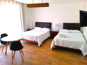 Business-Zweibettzimmer | Hochwertige Bettwaren, Daunenbettdecken, Pillowtop-Betten, Minibar