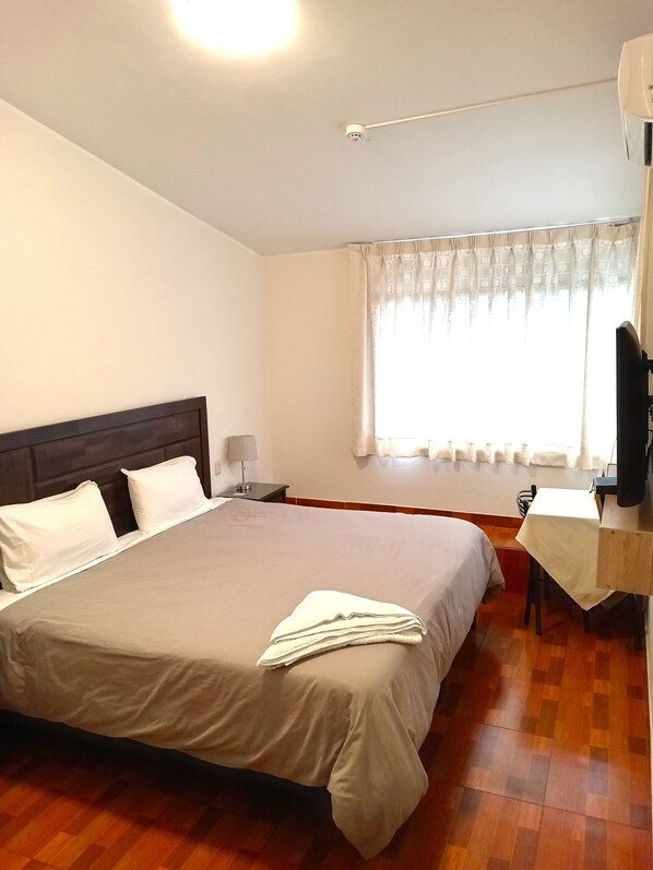 Chambre Double Affaires | Literie de qualité supérieure, couette en duvet d'oie, surmatelas