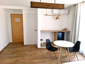 ห้องบิสซิเนสทวิน | เครื่องนอนระดับพรีเมียม, ผ้านวมขนเป็ด, เตียงพร้อมฟูกเสริมที่นอน