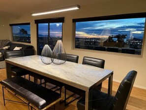 Dining - “Windmill House” -Mountain/City views, super close to great hiking trails (Phoenix)