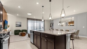 Private kitchen - 10 Bedrooms/ 8 Bathrooms/ Windsor Island (3096 MD) (Davenport)