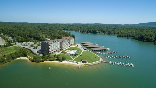 Boat, fish, golf, swim, & dine at Mariners Landing on Smith Mountain Lake!