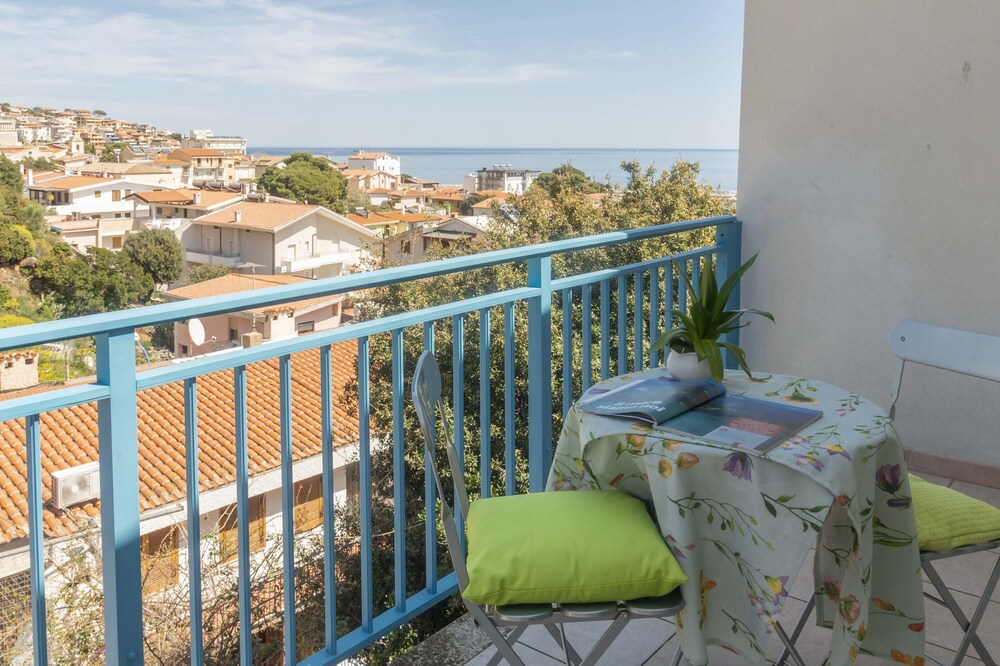 Dei Gabbiani 16 B - Three Bedroom Apartment, Sleeps 6