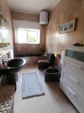 Shower, hair dryer, bidet, towels - The Terrace (Gallipoli)