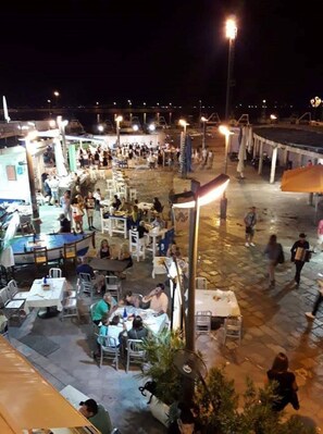 Outdoor dining - The Terrace (Gallipoli)