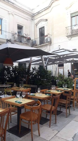 Outdoor dining - The Terrace (Gallipoli)