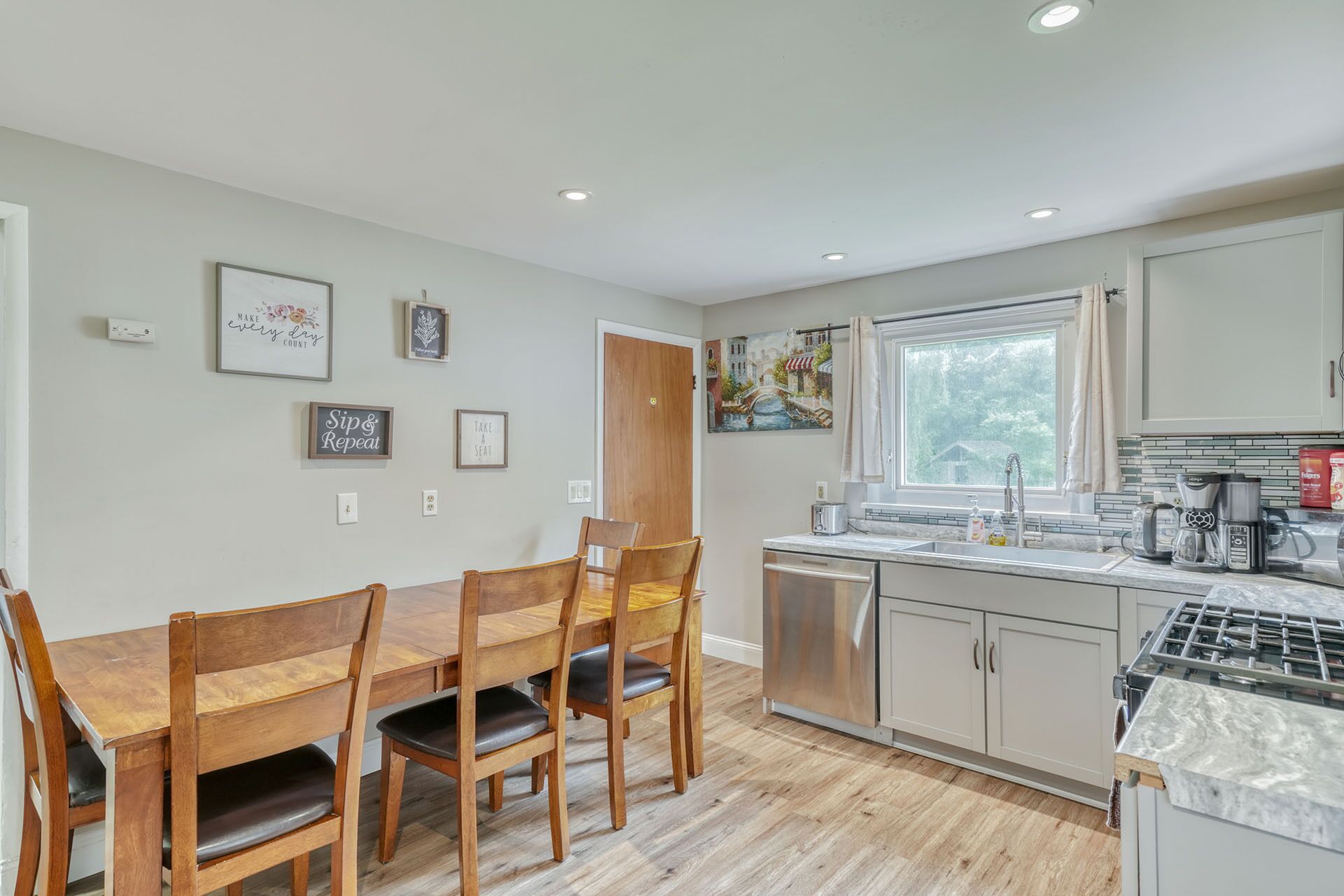 Walkable to RIT/Comfortable Stay near university