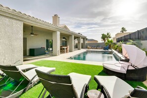 A heated pool - Lake Havasu City Escape w/ Pool, Patio & Grill! (Lake Havasu City)