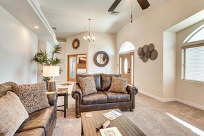 TV, lareira, aparelho de som