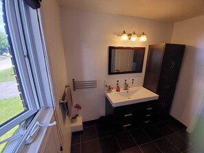 Hårføner, håndklær og såpe